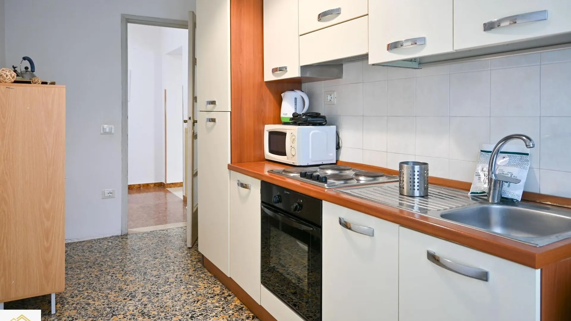 Inn Pisa Rentals 2 - Sunny Corner Pisa Flat Apartment